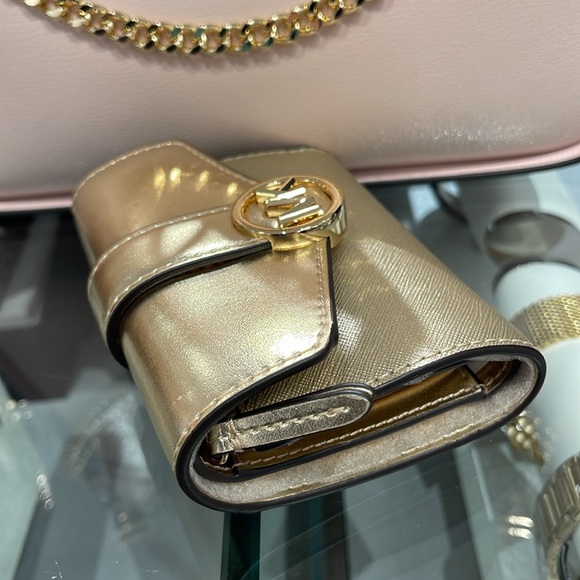 MICHAEL KORS CARMEN MEDIUM LOGO AND FAUX LEATHER WALLET
PALE GOLD 
NWT - Picture 8 of 16